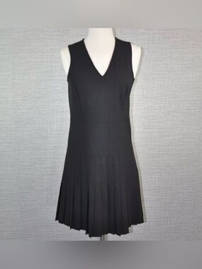 NWOT Theory Black V-Neck Sleeveless wool Dress